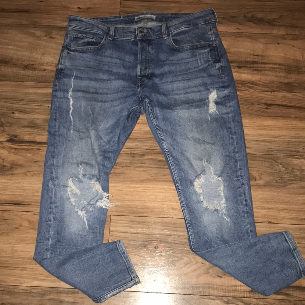 Zara light wash blue denim distressed jeans  size 34
